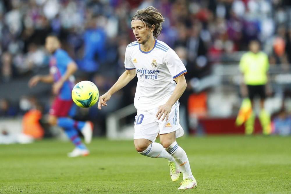 麦迪逊被担架抬出球场，弗兰克：看起来是重伤，这很残酷