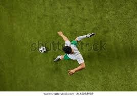 轻伤不下火线！记者：姆巴佩左手无名指骨折，但仍将出战曼城