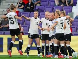 为什么牛牛里“五小牛”比“四炸”更难拿？特殊牌型的赔率平衡分析。（五小牛为何比四炸更难？牛牛特殊牌型与赔率平衡解析）