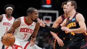 太阳报：麦克托米奈领意甲最佳球员奖，被女友透视着装抢风头